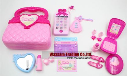 Little Girls Pretend Makeup Kit toys